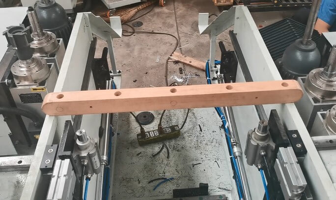 非標自動化設備之木料鉆孔銑型打磨一體機